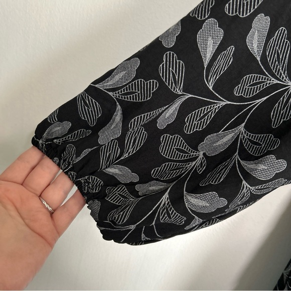 Olivia & Martin Women's Blouse Size 1X Leaf Print Keyhole 3/4 Sleeve Pullover - Picture 4 of 10